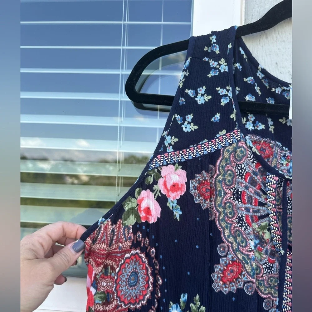 Bila Bohemian Sleeveless Embroidered Detail Top with Tie Tassles - Picture 11 of 11